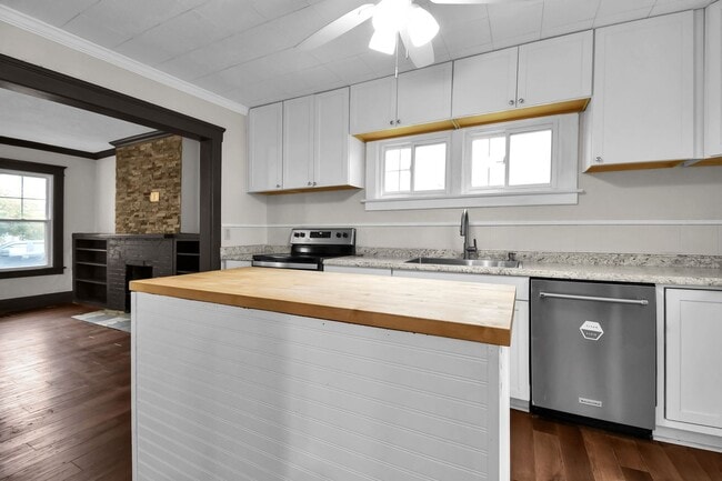 Building Photo - Quant Brick Single Family Rental - Now Available