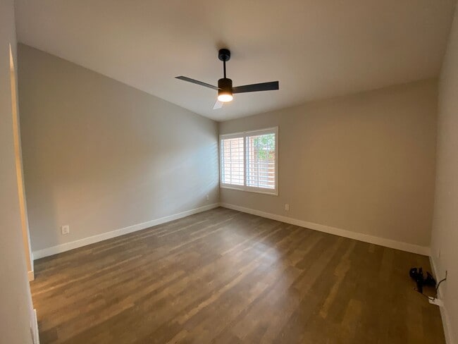 Building Photo - Beautifully Renovated Condo in Rancho Bernardo!