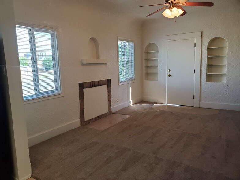 Too cute - 1141 E Elm St