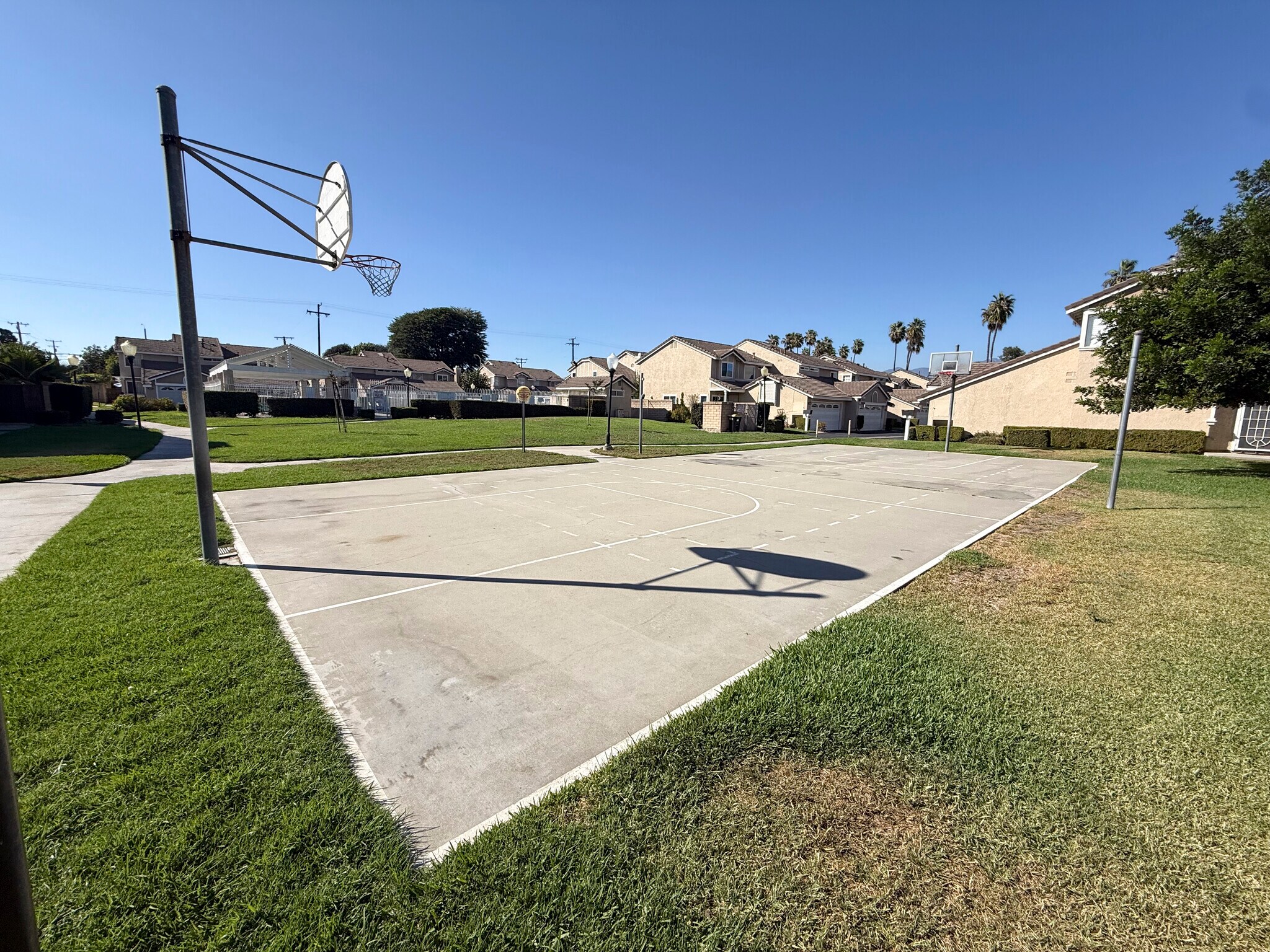 Basketball court within community (walking distance) - 3598 Meadowlark St
