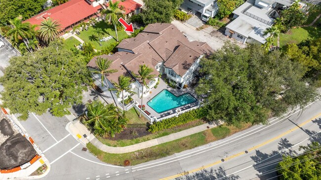 Building Photo - 1321 Bayview Dr