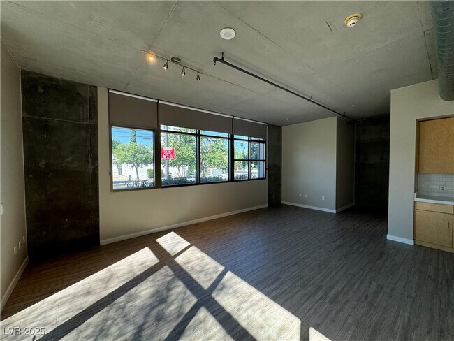 Building Photo - 353 E Bonneville Ave