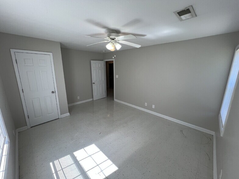 Building Photo - 9063 Pembroke Oak Grove Rd