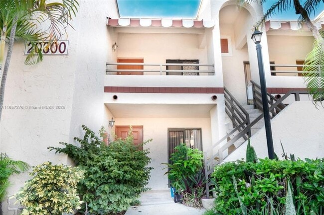 Building Photo - 2 bedroom in Miami FL 33179