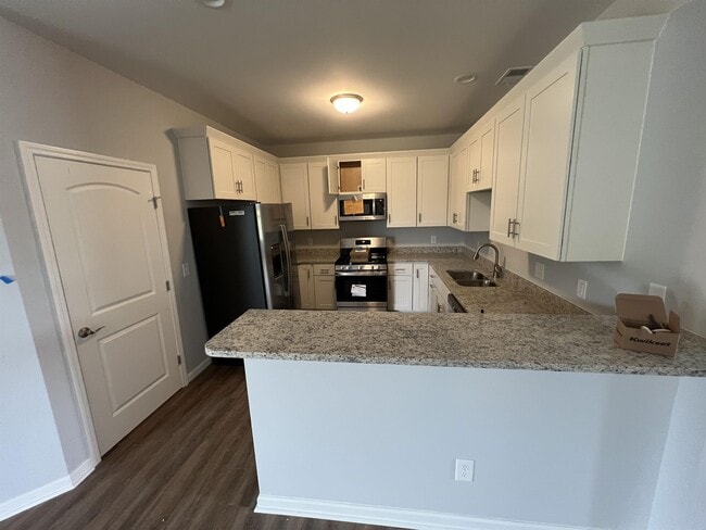 Building Photo - 2005 Briarwood Dr