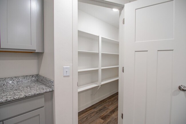 Building Photo - Beautiful 2-Bed, 2-Bath Apartment in Payso...