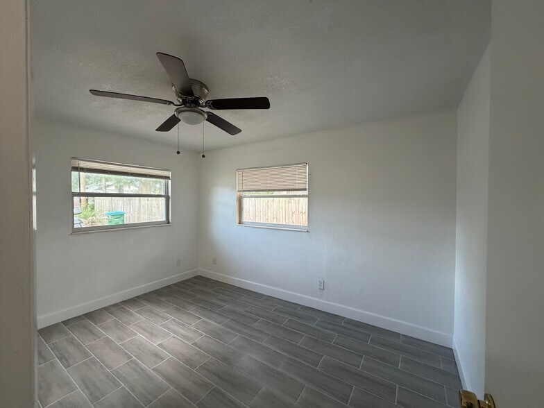 Building Photo - 564 N Wayman St