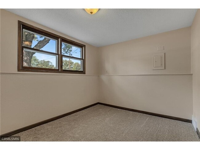 Building Photo - 4 Bedroom 2 bath house in Waite Park