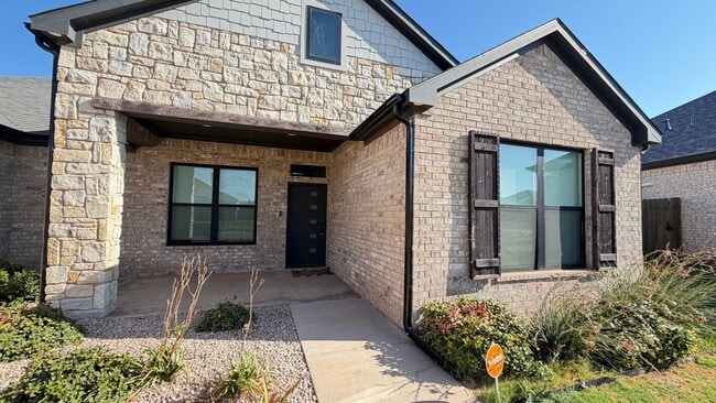 Building Photo - 5014 Cranbrook Dr