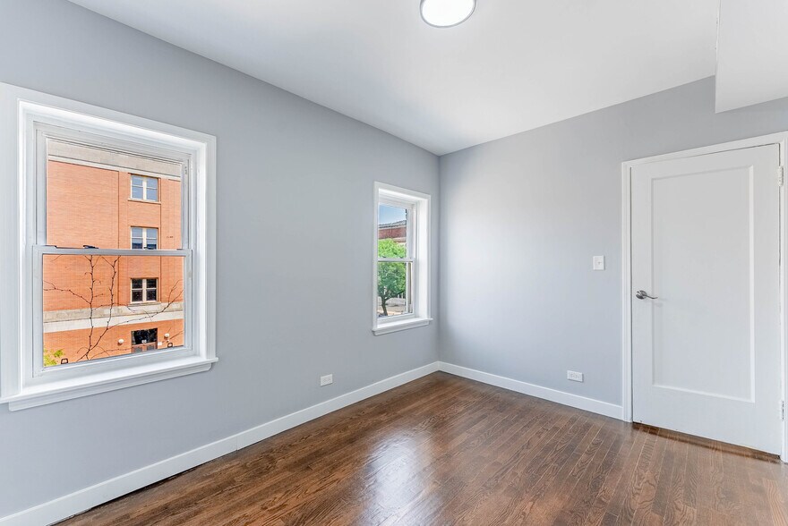 Building Photo - 7630 N Marshfield Ave