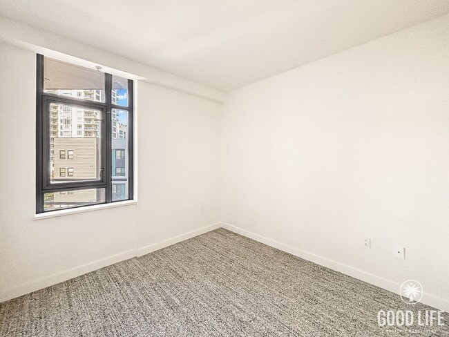 Building Photo - Stunning 2BD/2BA Condo in Downtown W/ W/D, High Ceilings, Community Pool, Spa, & Fitness Center!