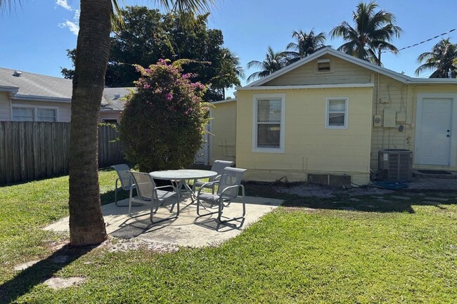 Building Photo - 419 43rd St