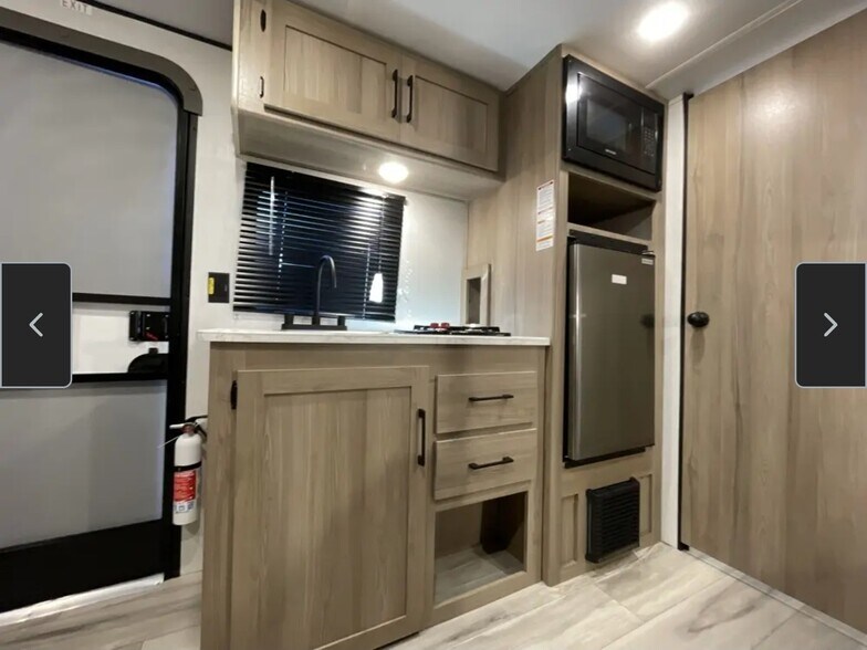 Building Photo - 532 Camino de Amor