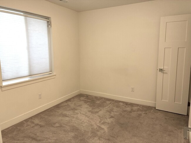 Building Photo - 3883 Komenda Ct
