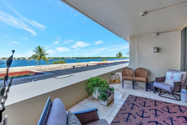 Building Photo - 134 Lakeshore Dr