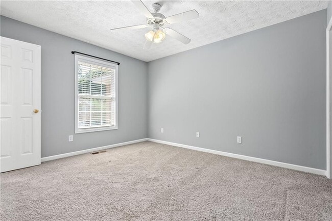 Building Photo - 1477 N Donahue Dr