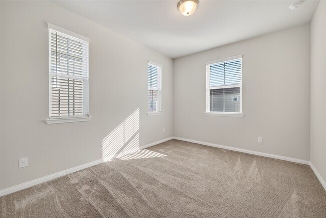 Building Photo - 9816 Magnolia Village Ln