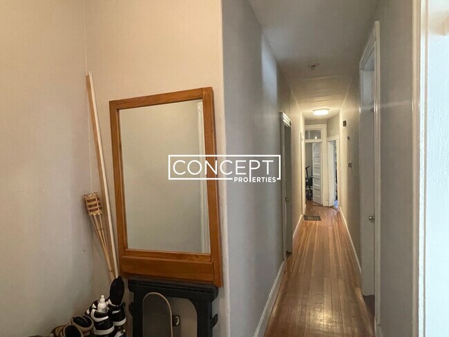 Building Photo - 65 Hillside St