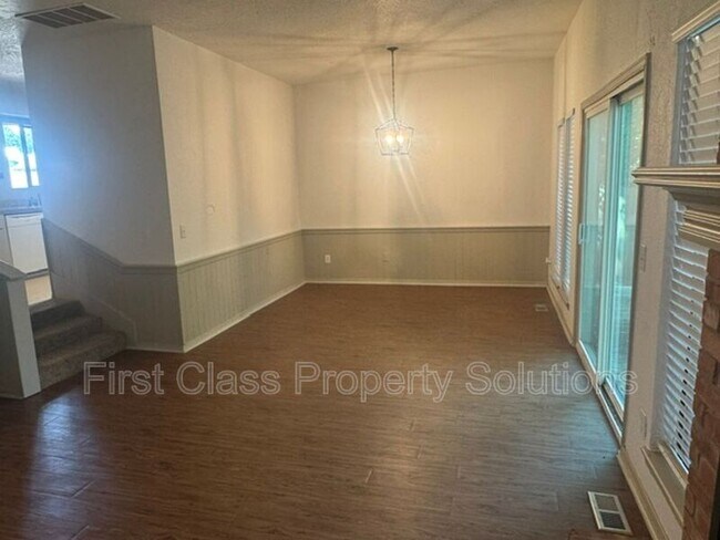 Building Photo - 1404 Mary Lee Ln