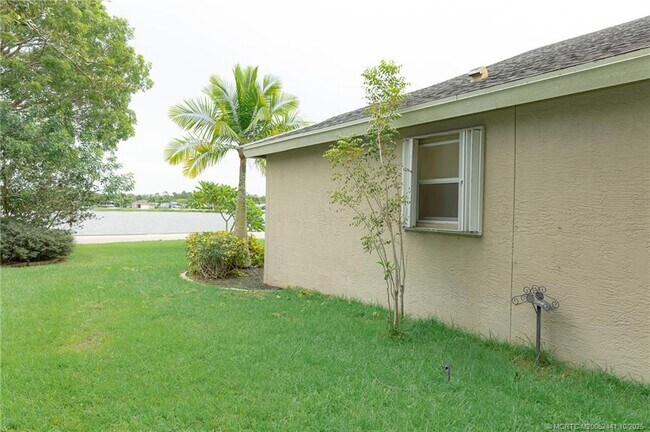 Building Photo - 8965 SW Chevy Cir