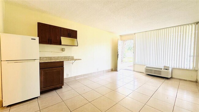 Building Photo - 7900 S Orange Blossom Trail