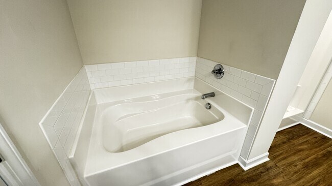 Building Photo - 330 James Hedrick Ct