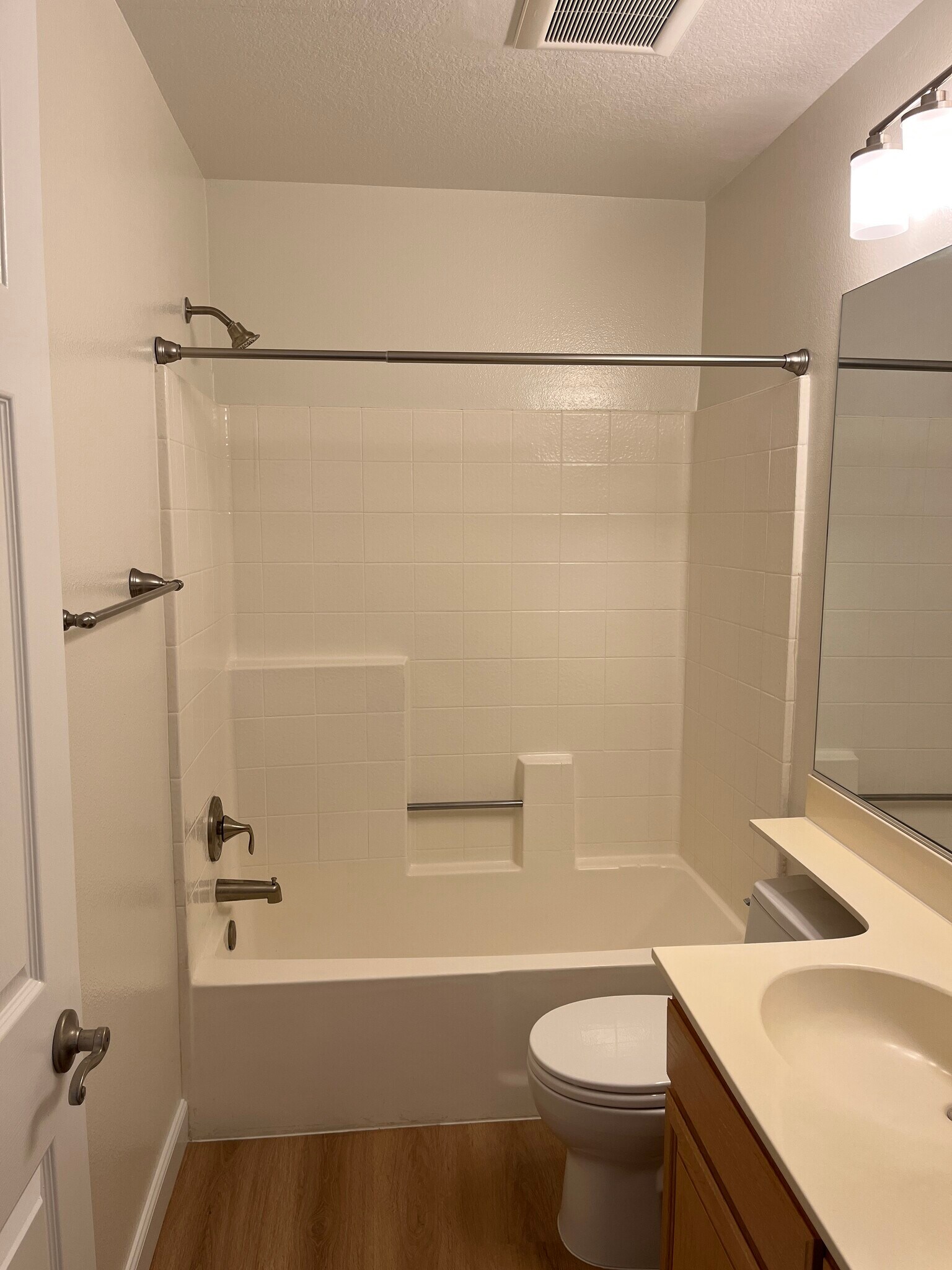 2nd Upstairs bath - 28277 Via Luis