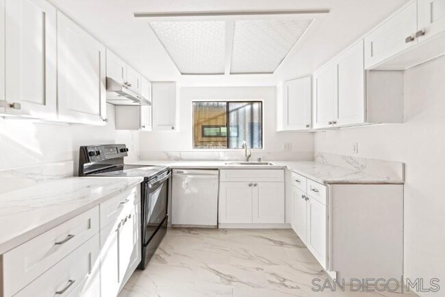 Building Photo - 5170 Clairemont Mesa Blvd