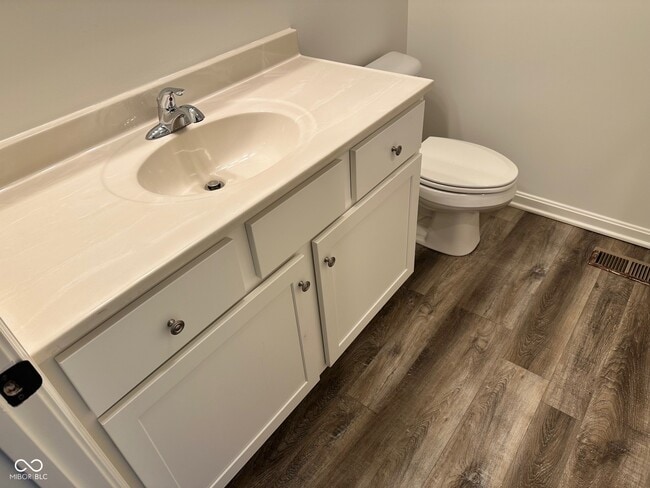 Building Photo - 103 S Nebraska St