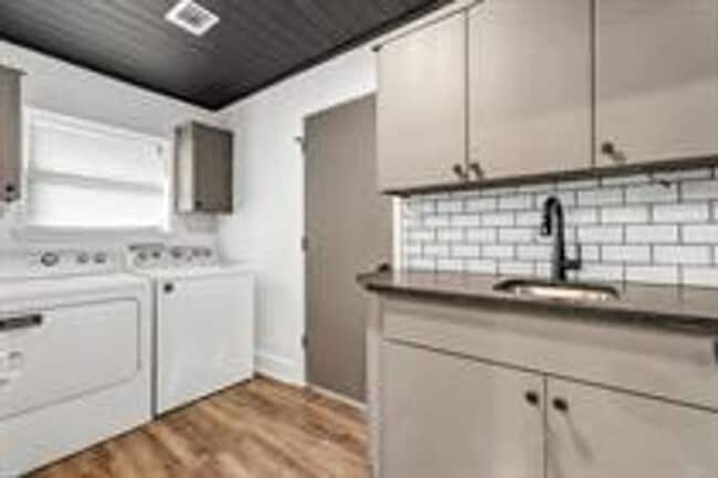 Building Photo - 15820 TX-21