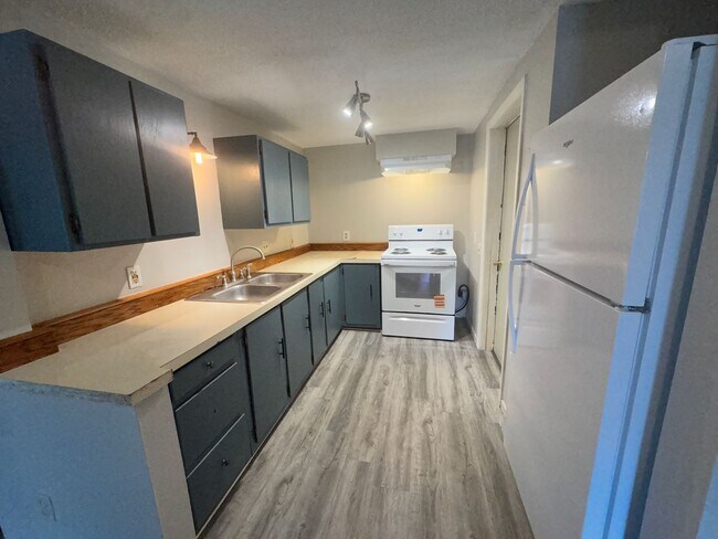 Building Photo - 4945 Jackpine Rd NW