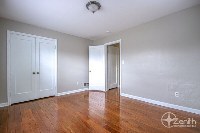 Building Photo - 308 NW 45th St