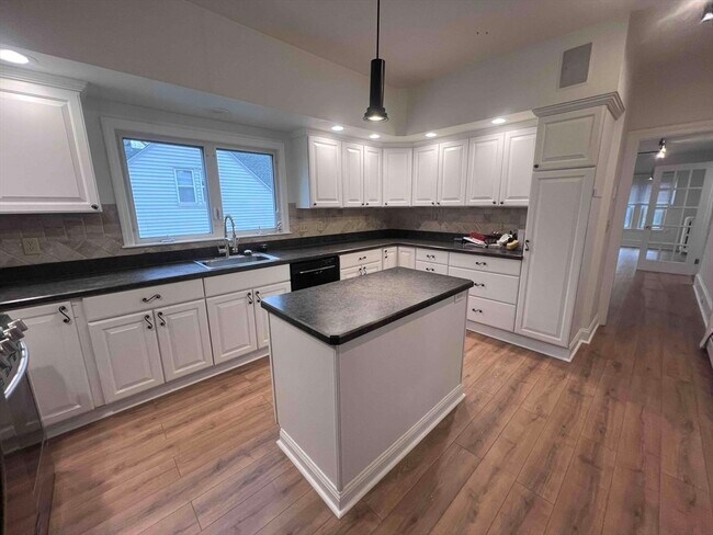 Building Photo - 61 Wollaston Ave