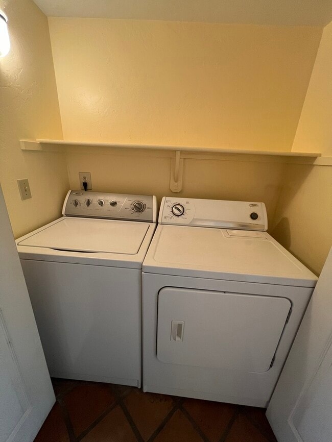 Building Photo - 6368 N Willowhaven Dr