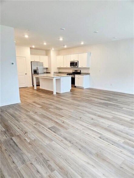 Building Photo - 2445 Livi Ln