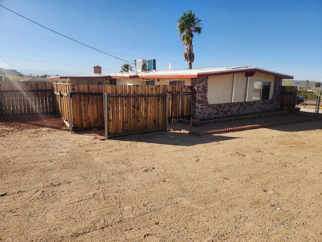 Building Photo - Beautiful 3 bedroom 2 Bath home in Indian Cove with a POOL!