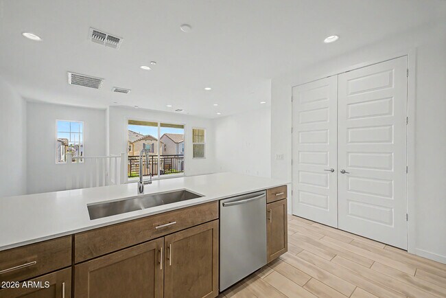 Building Photo - 8149 E Petunia Ave