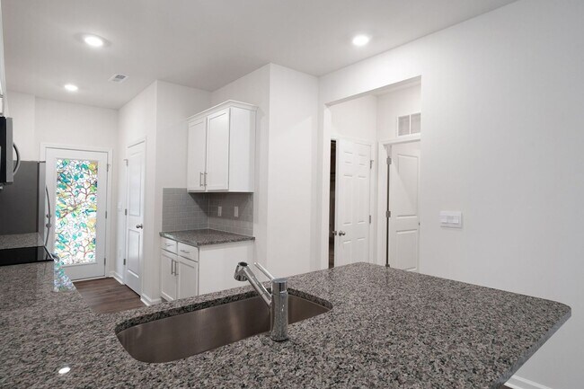 Building Photo - Charming 3BR House in Fuquay Varina