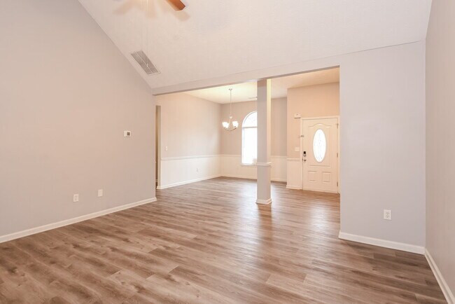 Building Photo - 180 Creekview Blvd