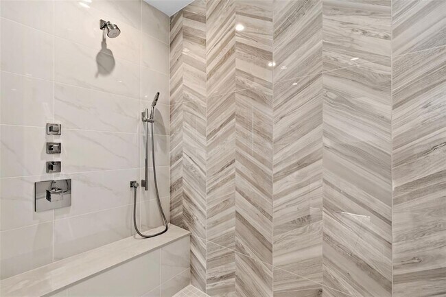 Building Photo - 400 Central Ave