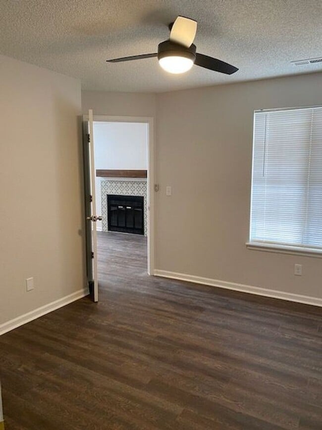 Building Photo - Bright Two Bedroom Condo at Powderhorn