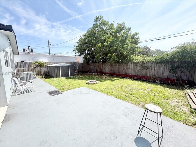 Building Photo - 1300 SW 34th Ave