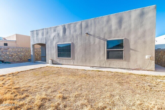 Building Photo - 871 Maple Park Ave