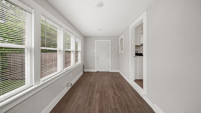 Building Photo - 1164 3 Rd St