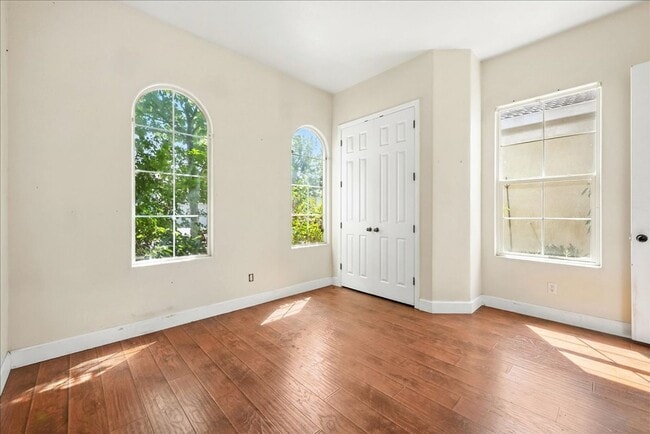 Building Photo - 5733 Spenlow Way