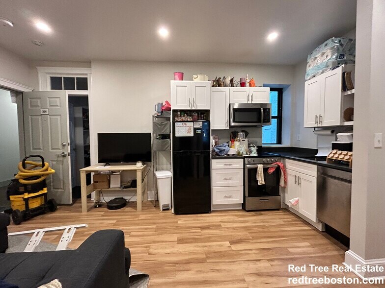 Apt 304 - 845 Beacon St