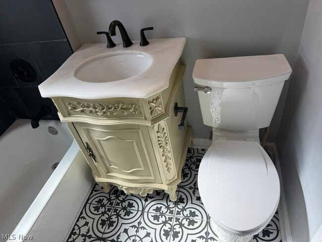 Building Photo - 3231 W 121st St