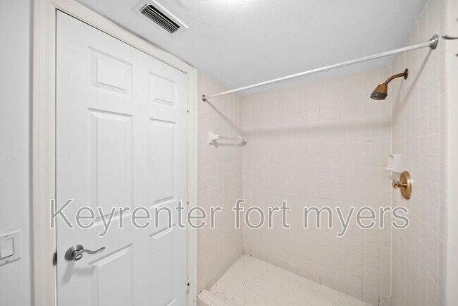 Building Photo - 3052 Kings Lake Blvd