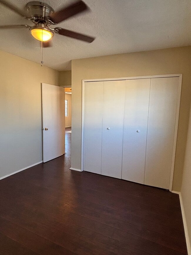 Building Photo - 2 bedroom 1 bath available now in East LA!