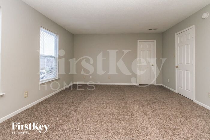 Building Photo - 1911 Dutch Elm Dr